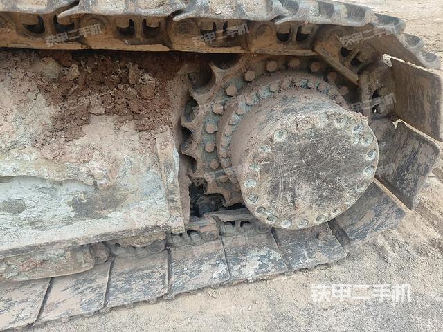 單側(cè)履帶整體(整機(jī)外觀) 單側(cè)履帶整體(整機(jī)外觀)