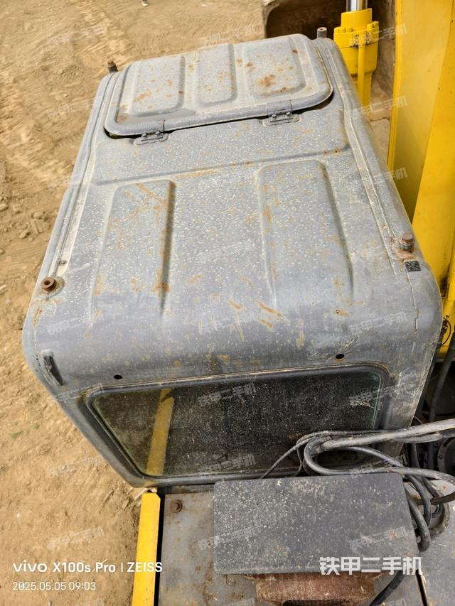 駕駛室頂部(整機外觀) 駕駛室頂部(整機外觀)