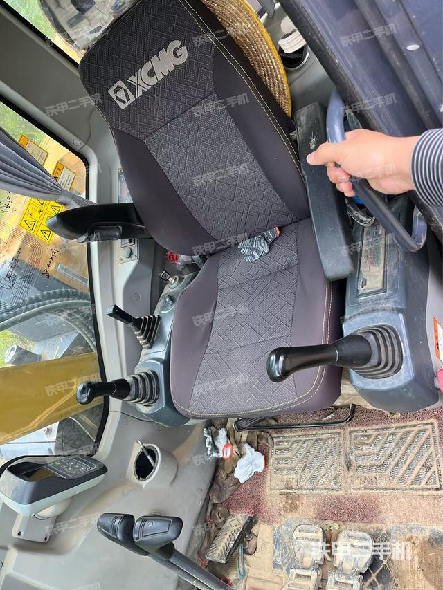 驾驶室整体(整机外观) 驾驶室整体(整机外观)