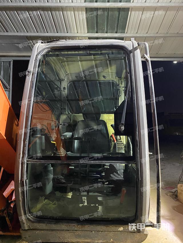 駕駛室整體(整機外觀) 駕駛室整體(整機外觀)