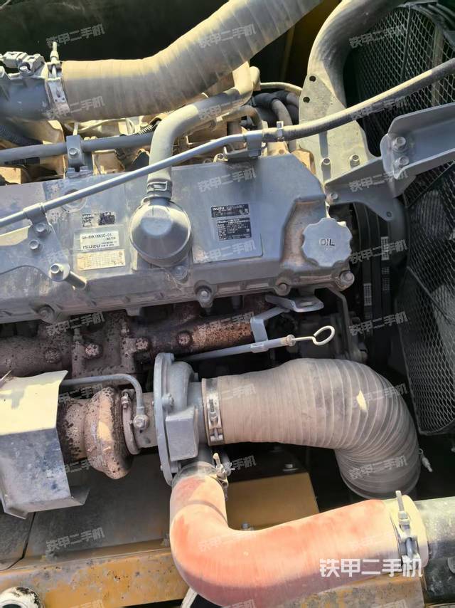 液壓泵艙室正面整體(整機(jī)外觀) 液壓泵艙室正面整體(整機(jī)外觀)