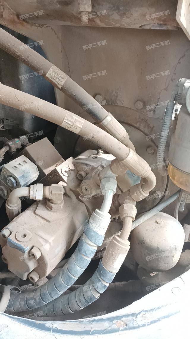 液压泵舱室正面整体(整机外观) 液压泵舱室正面整体(整机外观)