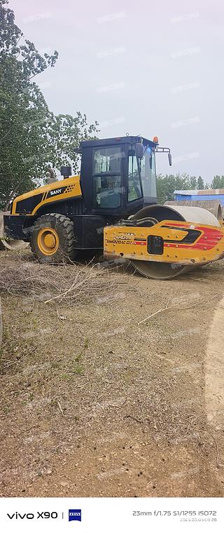 三一重工SSR220AC-8H压路机实拍图片
