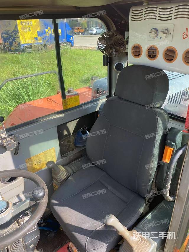 驾驶室整体（整机外观）