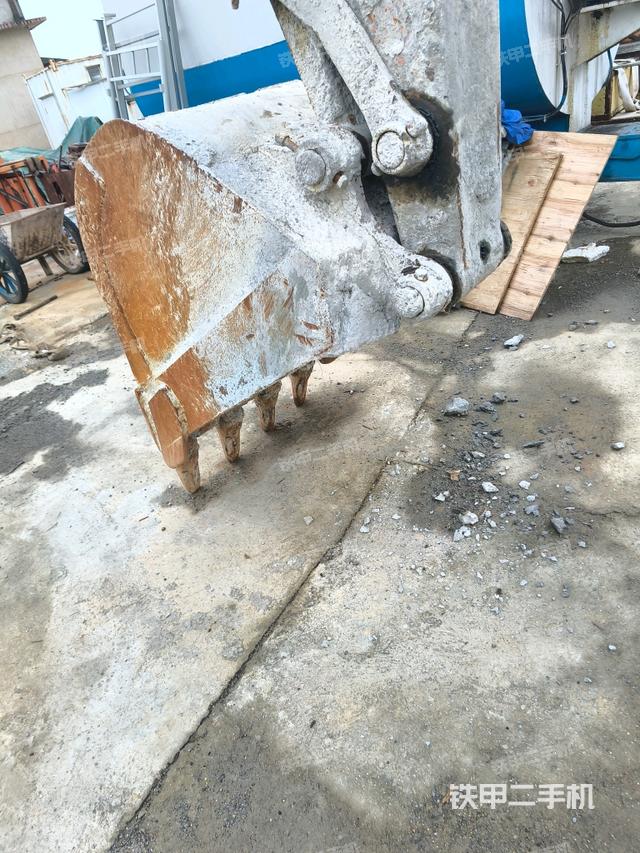 小臂整體左后(工作和回轉(zhuǎn)裝置) 小臂整體左后(工作和回轉(zhuǎn)裝置)