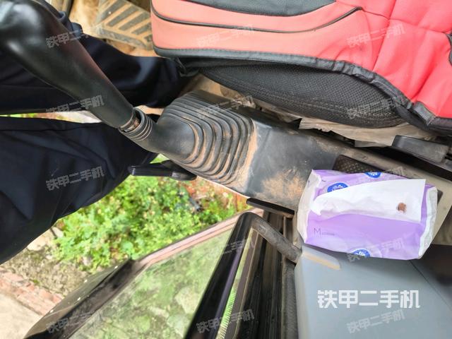 座椅左側(cè)控制臺(tái)/音響/含左手柄(駕駛室部分) 座椅左側(cè)控制臺(tái)/音響/含左手柄(駕駛室部分)