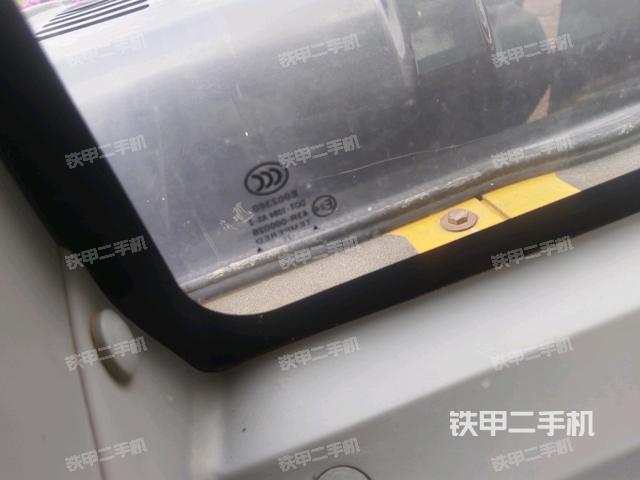 后窗玻璃角标（驾驶室部分）