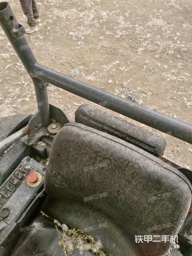 后窗玻璃角标（驾驶室部分）