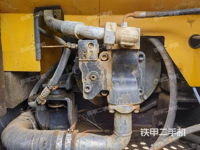 液壓泵艙室正面整體(整機(jī)外觀) 液壓泵艙室正面整體(整機(jī)外觀)