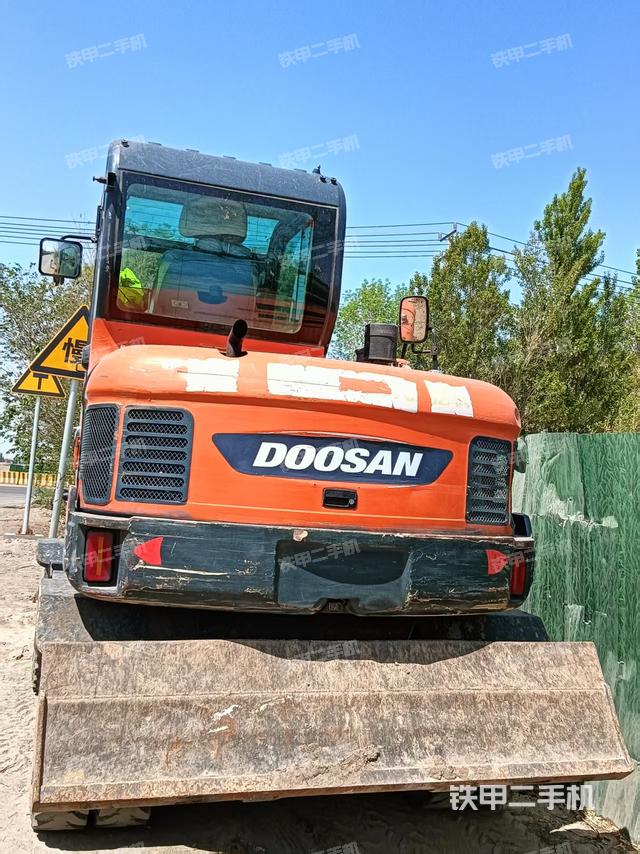 整機(jī)右后45°(整機(jī)外觀) 整機(jī)右后45°(整機(jī)外觀)