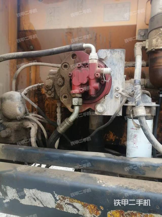 液壓泵艙室正面整體(整機(jī)外觀) 液壓泵艙室正面整體(整機(jī)外觀)