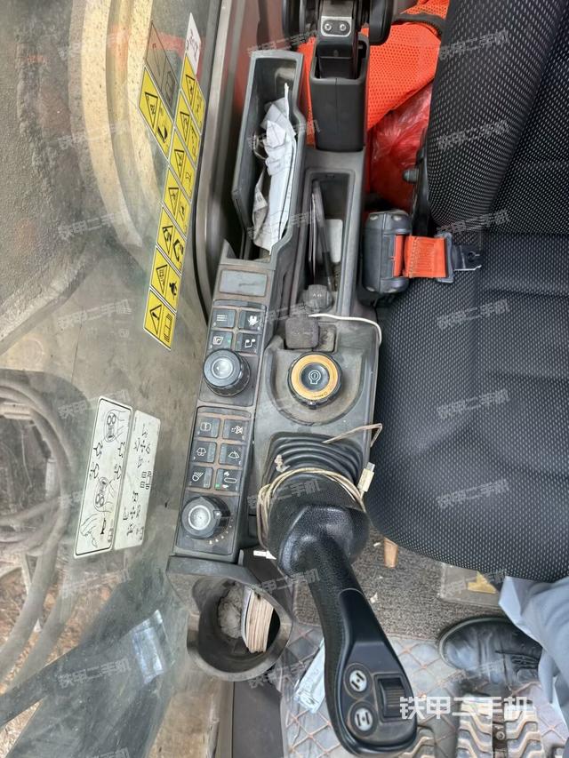 后窗玻璃角標(biāo)（駕駛室部分）