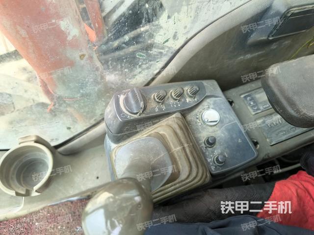 后窗玻璃角標(biāo)(駕駛室部分) 后窗玻璃角標(biāo)(駕駛室部分)