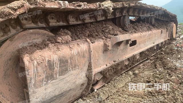 单侧履带整体(整机外观) 单侧履带整体(整机外观)