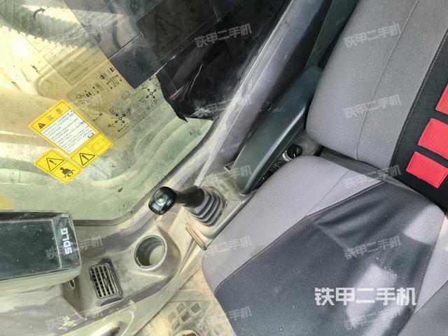 座椅右側控制臺/鑰匙門/油門/含右手柄（駕駛室部分）