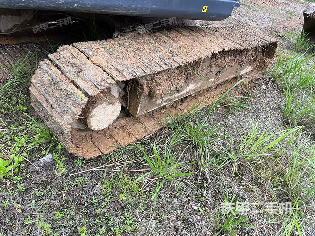 单侧履带整体(整机外观) 单侧履带整体(整机外观)