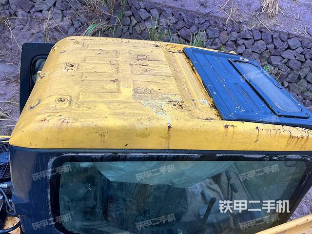 驾驶室顶部（整机外观）