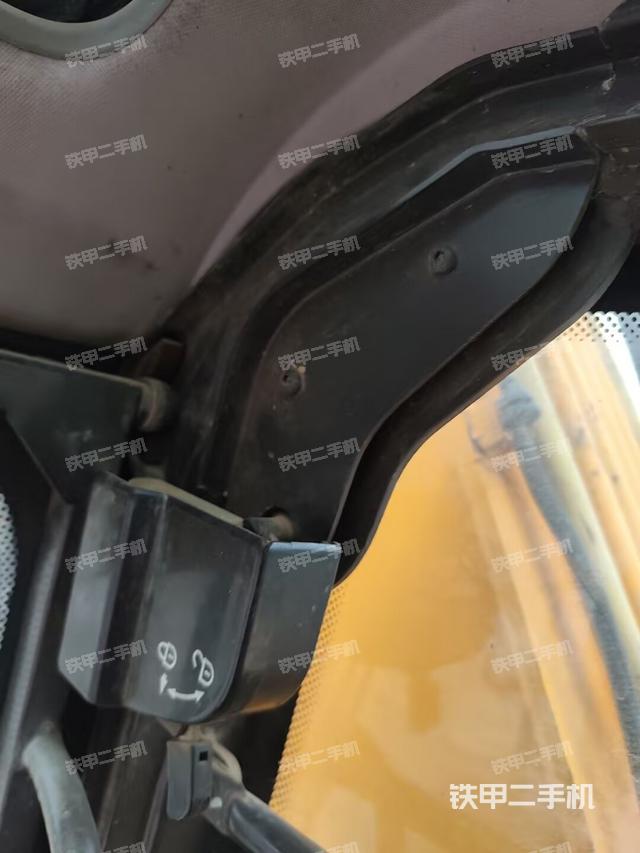 右侧玻璃角标（驾驶室部分）