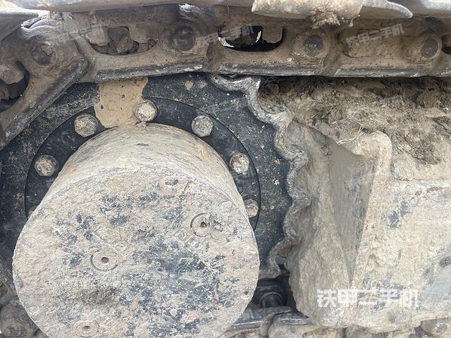 液压泵舱室正面整体（整机外观）