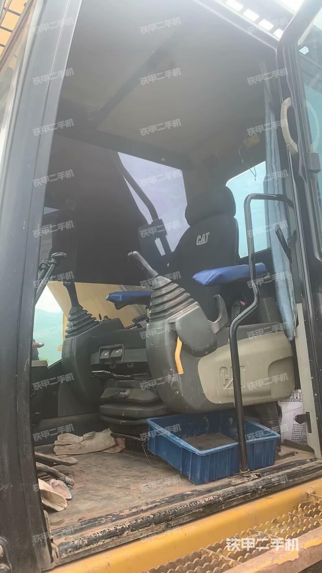 驾驶室整体(整机外观) 驾驶室整体(整机外观)