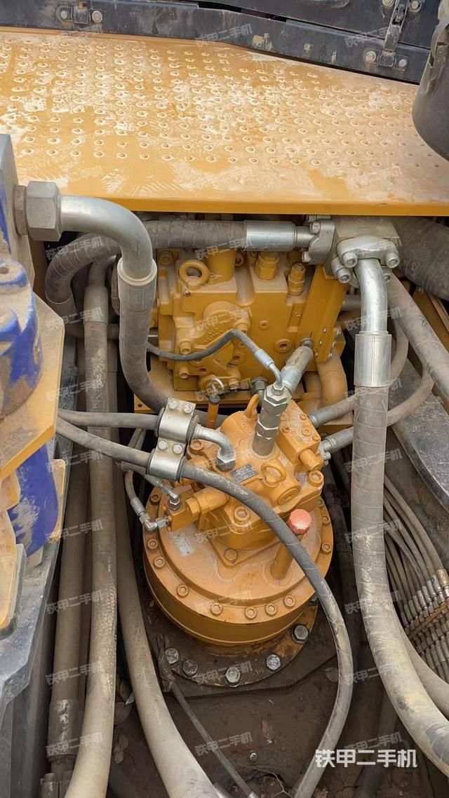 回轉馬達和主控閥（整機外觀）