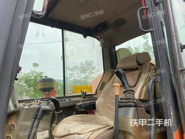 駕駛室整體(整機外觀) 駕駛室整體(整機外觀)