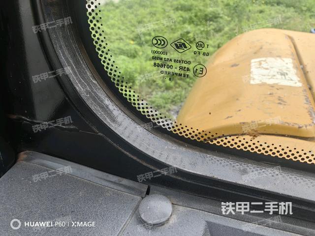 后窗玻璃角標（駕駛室部分）