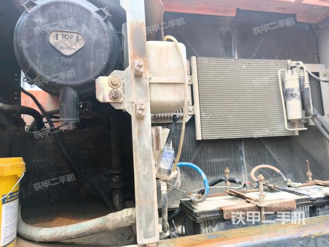 散熱器正面(大件艙室) 散熱器正面(大件艙室)