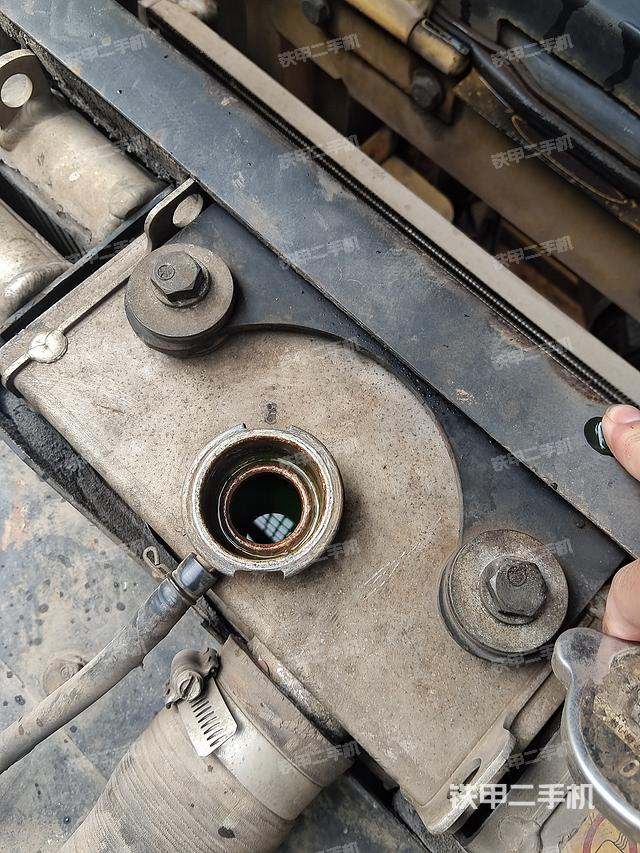 發(fā)動(dòng)機(jī)整體俯視(整機(jī)外觀) 發(fā)動(dòng)機(jī)整體俯視(整機(jī)外觀)