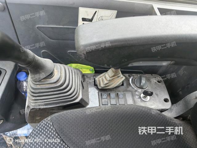 座椅左側控制臺/音響/含左手柄（駕駛室部分）