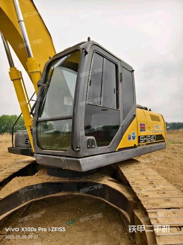 駕駛室整體(整機外觀) 駕駛室整體(整機外觀)