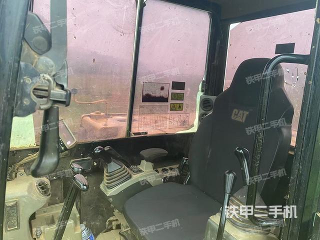 駕駛室整體（整機外觀）