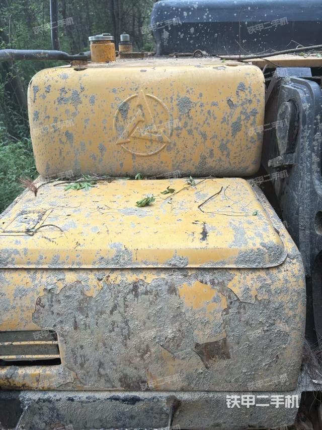 小臂整体右前(工作和回转装置) 小臂整体右前(工作和回转装置)