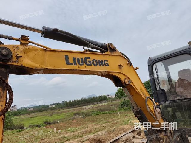 小臂整體右前(工作和回轉(zhuǎn)裝置) 小臂整體右前(工作和回轉(zhuǎn)裝置)