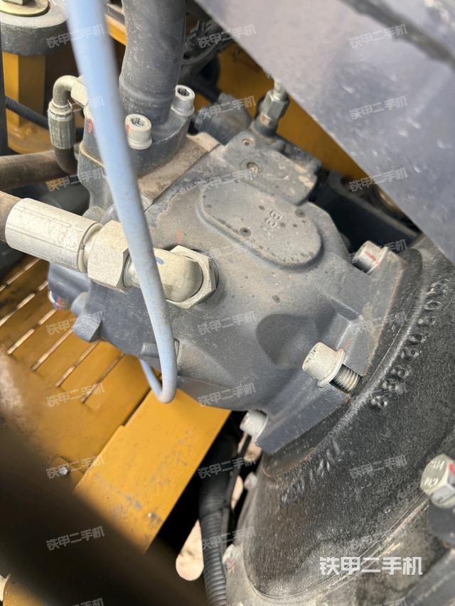 液壓泵艙室正面整體（整機(jī)外觀）