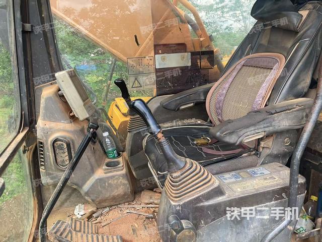 驾驶室整体(整机外观) 驾驶室整体(整机外观)