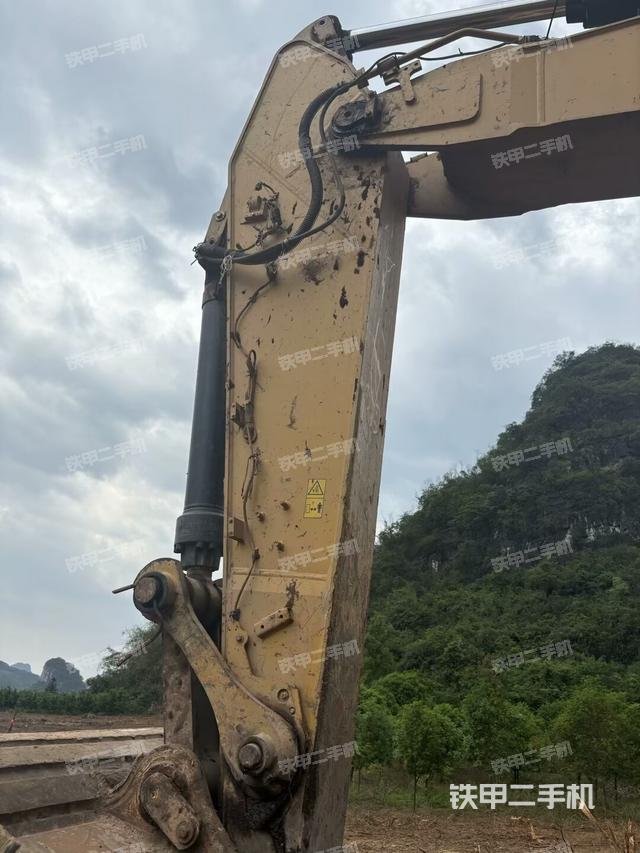 大臂油缸整體?豎拍（工作和回轉(zhuǎn)裝置）