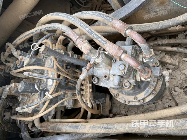 回轉(zhuǎn)馬達(dá)和主控閥（整機(jī)外觀）