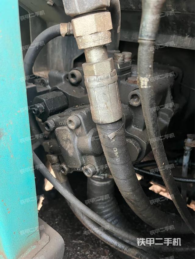 液壓泵艙室正面整體(整機(jī)外觀) 液壓泵艙室正面整體(整機(jī)外觀)