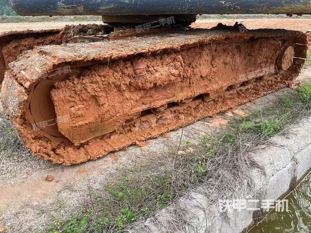 单侧履带整体(整机外观) 单侧履带整体(整机外观)