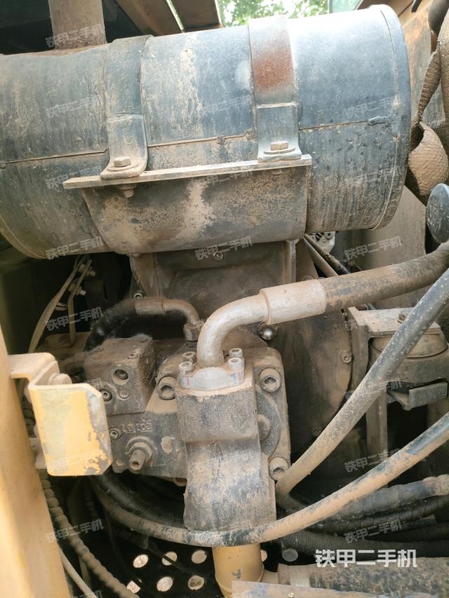 液壓泵艙室正面整體（整機(jī)外觀）