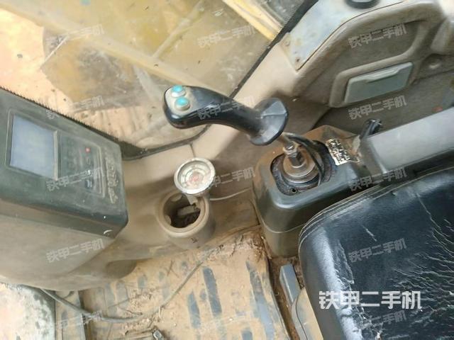 駕駛室整體(整機外觀) 駕駛室整體(整機外觀)
