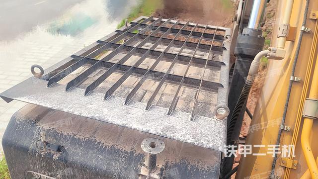 驾驶室顶部（整机外观）