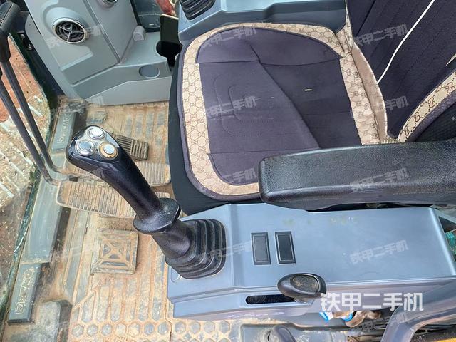 驾驶室整体(整机外观) 驾驶室整体(整机外观)