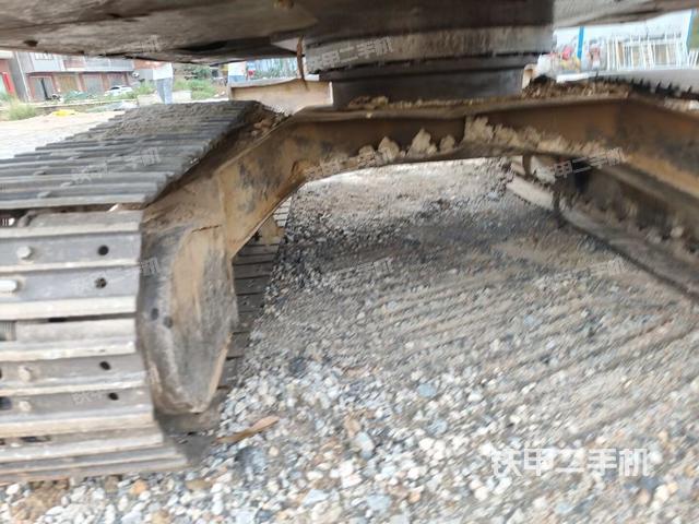 转盘和下车架正前（工作和回转装置）