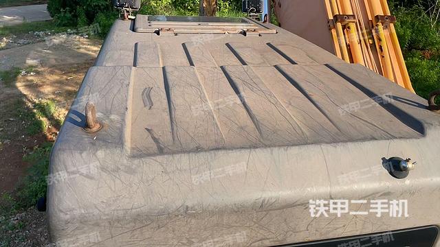 驾驶室顶部(整机外观) 驾驶室顶部(整机外观)