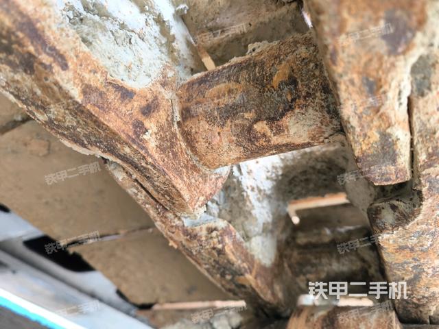 右側(cè)履帶整體(行走機(jī)構(gòu)) 右側(cè)履帶整體(行走機(jī)構(gòu))