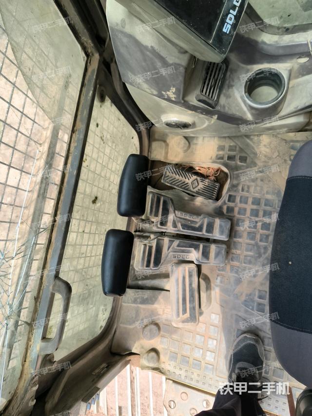 后窗玻璃角標（駕駛室部分）