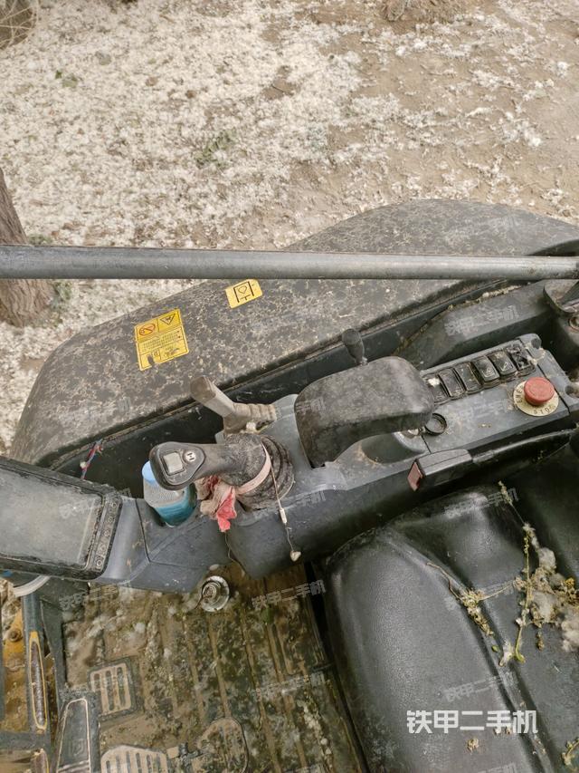 座椅右侧控制台/钥匙门/油门/含右手柄（驾驶室部分）