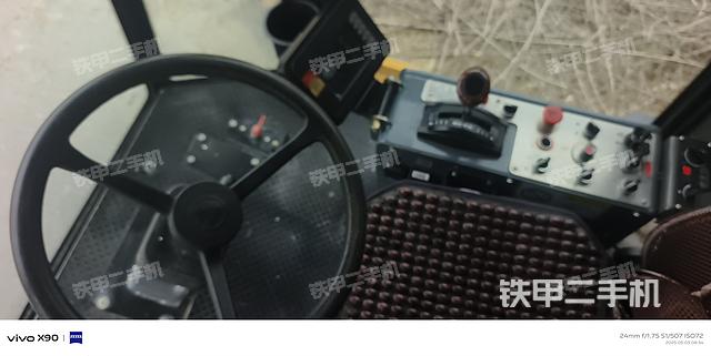 駕駛室操作臺(tái)(設(shè)備外觀及核心部件) 駕駛室操作臺(tái)(設(shè)備外觀及核心部件)